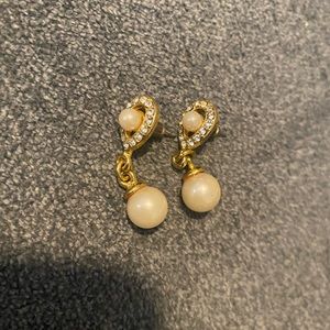 Pearl gold earrings